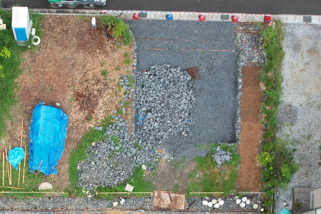 根の上の石場建て4 土木工事2「自然素材の駐車場」 | 水野設計室