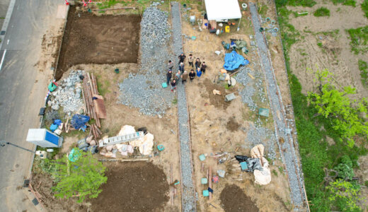 根の上の石場建て５　土木工事３「樋のない屋根と雨落ち」