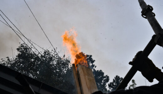 裏山と民家の再生４　トシ建築の焼杉WS